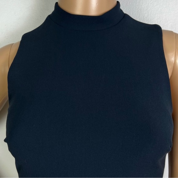 NEW ELIZABETH AND JAMES NAVY SLEEVELESS CROP TOP - Picture 3 of 8